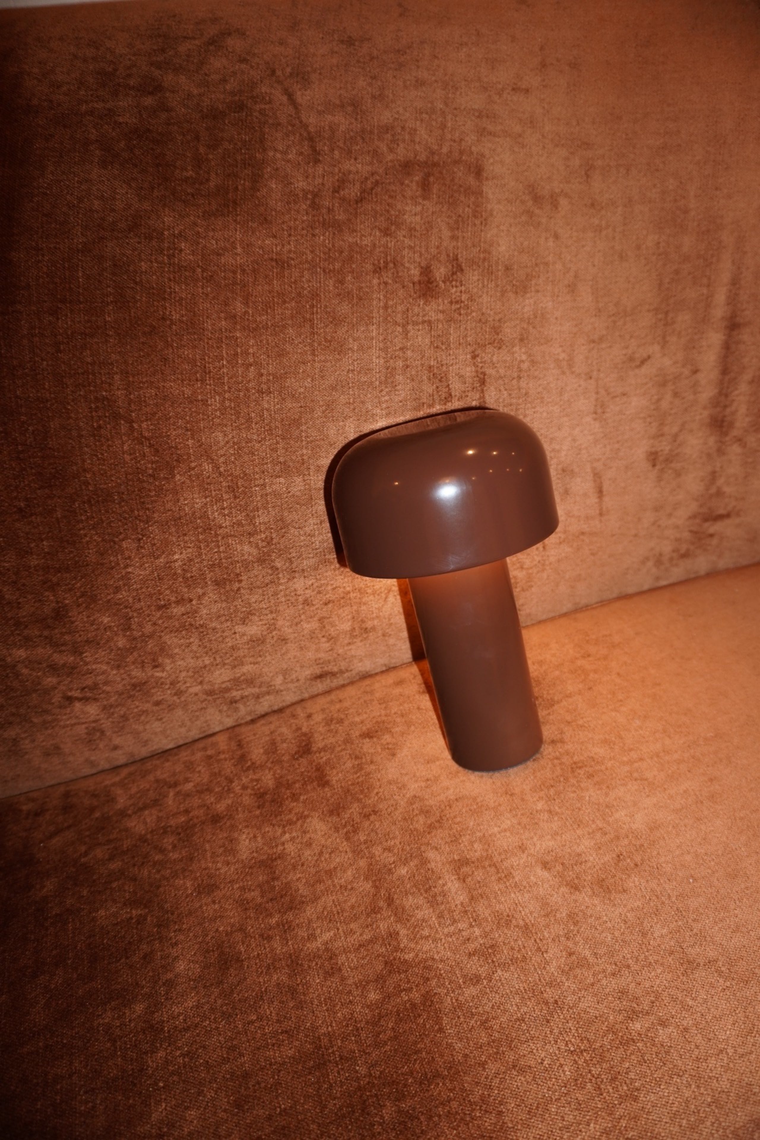 Varo Cordless Lamp | Modern Mushroom Lighting