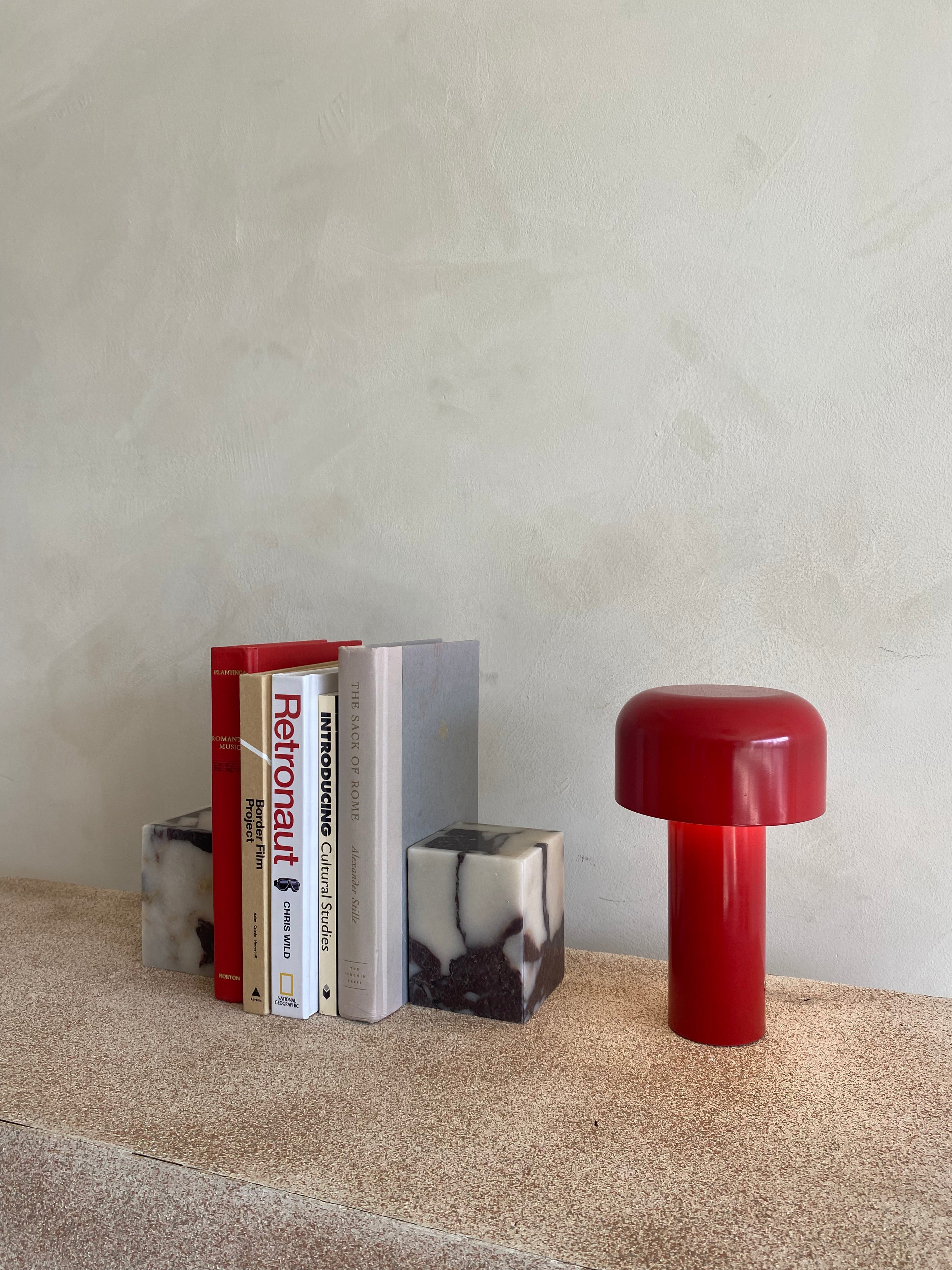 Varo Cordless Lamp | Modern Mushroom Lighting